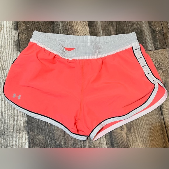 Under Armour Pants - Women’s - Under Armour shorts - size small